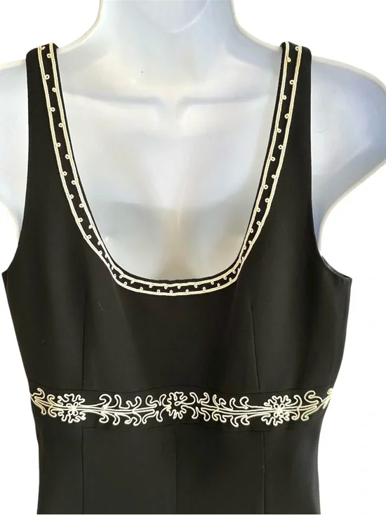 Maggy London Embroidered Midi Dress - Picture 7 of 9